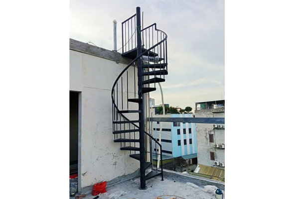 mẫu cầu thang lên sân thượng ngoài trời đẹp