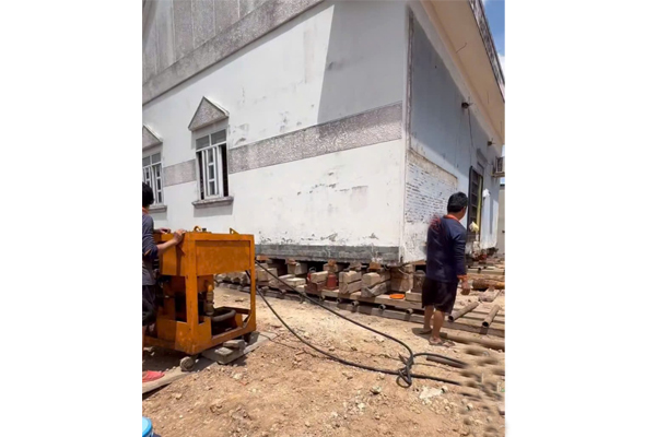 Thần đèn di dời nhà Điện Biên