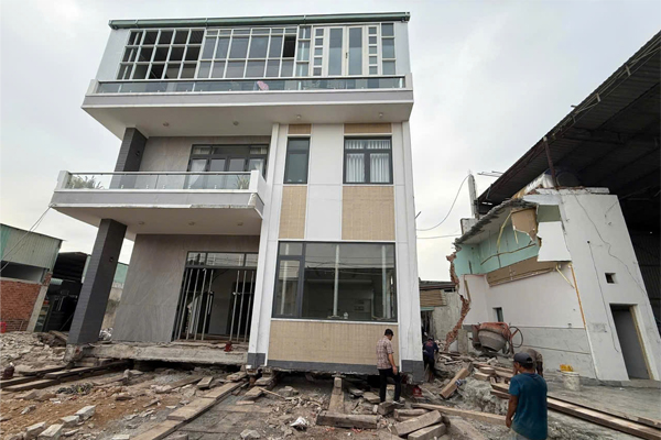 Thần đèn di dời nhà Hòa Bình
